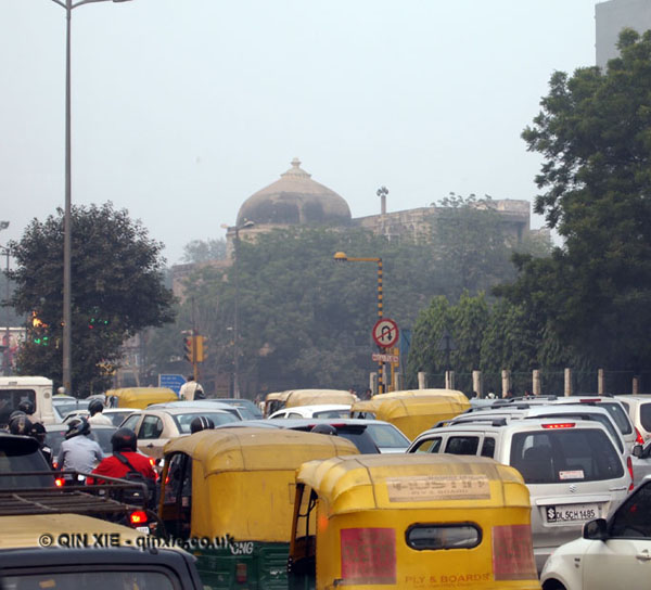 Congested traffic in New Delhi